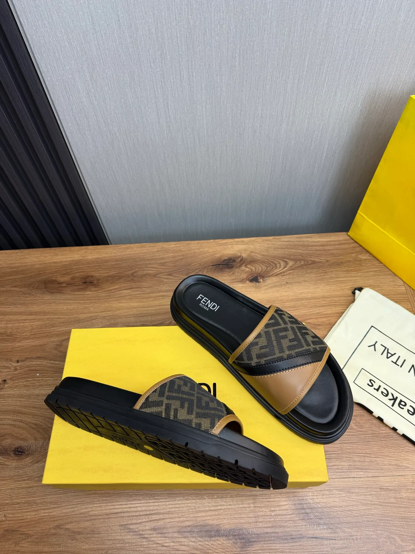 Men's shoes 💰400💰 Fendi men's slippers, made one to one on the FENDI official website, sizes 38-45 45 46 🉑️Customized!